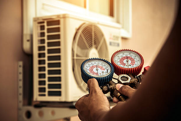 Professional Hvac technician working in Holdingford, MN